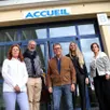 photo  benoit arondel, le proviseur du lycée val de sarthe (au centre), entouré par quatre des nouvelles têtes au sein de l’équipe pédagogique en cette rentrée 2025 : céline durand, arnaud jeanson, giovanna dicara et leïla hammouche. 