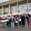 photo ce lundi 22 septembre 2025, le drapeau palestinien a symboliquement flotté sur le fronton de l’hôtel de ville d’allonnes, en sarthe. un rassemblement a réuni une soixantaine de personnes dans la soirée.