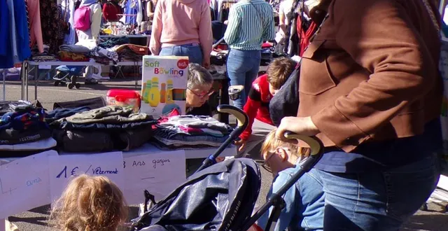 photo  le vide-greniers de l’amicale des écoles a attiré du monde.  &copy;  le maine libre 