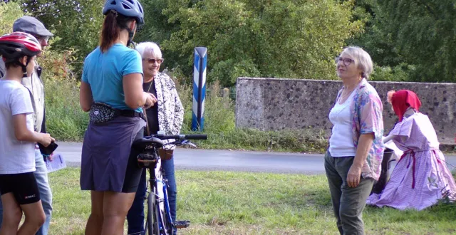 photo  annie leroy explique au public la mission de l’association.  &copy;  le maine libre 