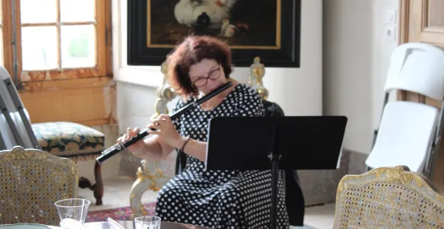 photo  le château se visite en musique grâce à diane mitanchez, flûtiste et directrice du conservatoire de terres d’argentan  &copy;  ouest-france 
