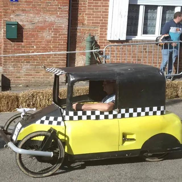 photo pierre gaudré dans sa gaston lagaffe a réalisé le meilleur temps de la descente.  ©  ouest-france