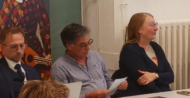 photo  au centre, vincent chachet, adjoint au maire en charge de l’environnement, entouré de marie christine abegg et stéphane gerault.  &copy;  ouest-france. 