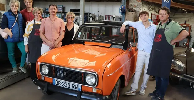 photo  c’est en famille que frédéric thiberge et sa femme vanessa (à gauche de la voiture) ont fêté les vingt ans de leur présence au garage à poillé-sur-vègre.  &copy;  ouest-france 