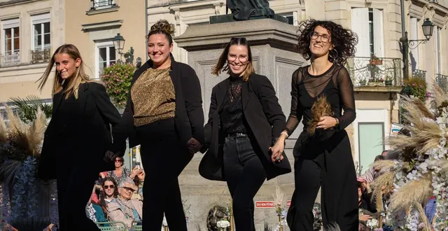 photo  le défilé de mode organisé par anim’en flèch attire des centaines de personnes chaque année à la flèche (sarthe). ici, en 2024.  &copy;  archives anim’en flèch 