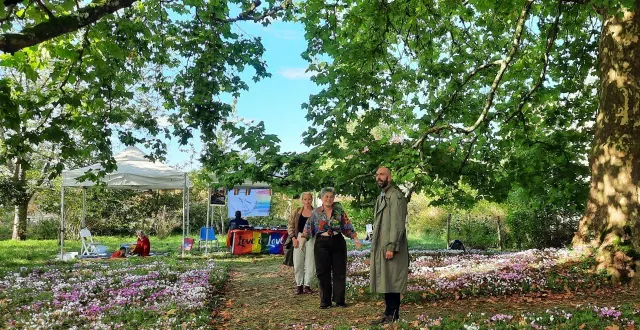 photo  le sous-bois est un somptueux théâtre pour les artistes qui ont déroulé leur programme dans le parc aux arbres centenaires.  &copy;  ouest-france 