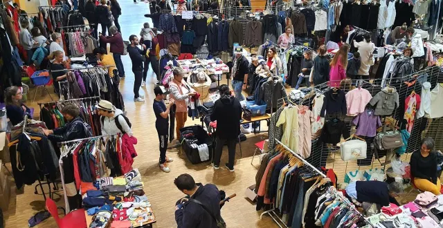 photo  le vide-penderies, un nouveau modèle économique révélant souvent des trésors cachés à moindre coût.  &copy;  ouest-france 