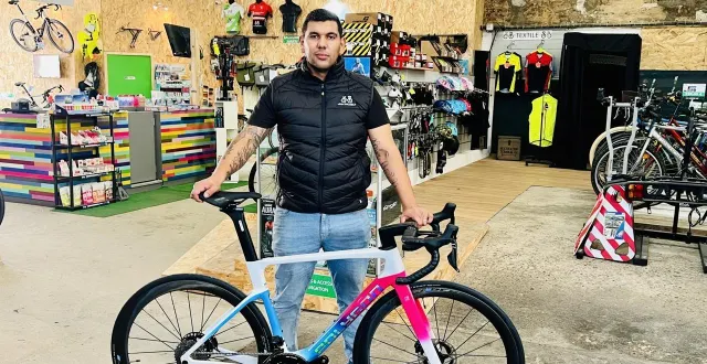 photo  en plus du vélo, djamel mamouki proposera bientôt la course à pied, la marche et la randonnée.  &copy;  ouest-france 