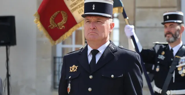 photo  le major laurent farcy a reçu la médaille militaire au haras du pin.  &copy;  ouest-france 