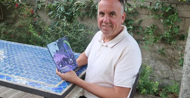 photo  fontaine-milon, le 22 septembre 2025. sébastien gravillon vient de publier son premier roman, à la fois absurde et engagé, qu’il présentera au public ce dimanche au château de montgeoffroy.  &copy;  co - agathe le nueff 