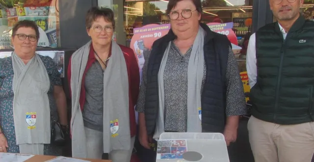 photo  liliane brignol, chantal séjourné et monique chasle, bénévoles de l’association des bouchons de l’espoir 49, et emmanuel lebouvier, responsable des ressources humaines du super u de bécon-les-granits.  &copy;  ouest-france 
