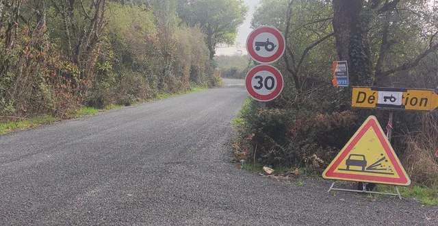 photo  la nouvelle route d’accès à montlambert est revêtue d’un bi-couche qui améliore sensiblement le confort des usagers  &copy;  co 