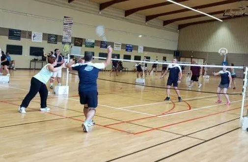 photo  lors de cette 17e édition du tournoi de badminton le volant d’or, 53 joueurs se sont affrontés dans une ambiance conviviale.  &copy;  co 