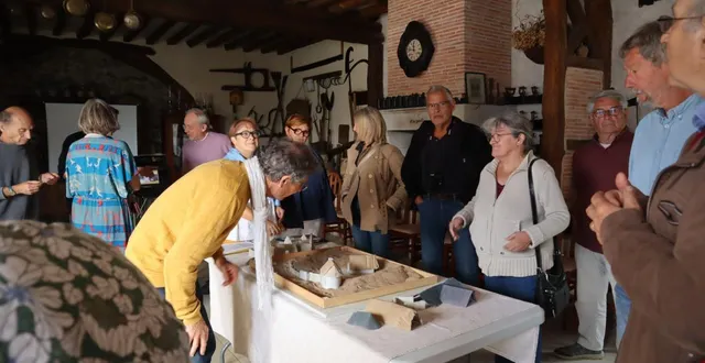 photo  les membres de la commission histoire des boutons de saule étaient aussi surpris que ravis : plus de 60 personnes sont venues assister aux conférences proposées sur cet ensemble très ancien. alain barca, frédérique boivin et jacky chagneau ont présenté leurs recherches.  &copy;  co 