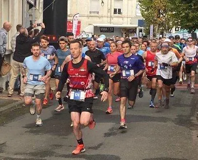 photo  280 coureurs ont pris le départ des 12 et 21 km.  &copy;  le maine libre 