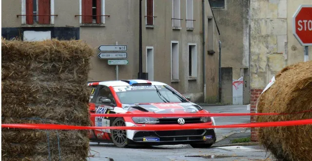photo  des zones publiques seront installées sur les différents circuits où les amateurs pourront admirer en sécurité le passage des automobiles.  &copy;  archives ouest-france 