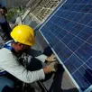 photo  de faux démarcheurs sollicitent des particuliers sur des sujets liés aux économies d’énergie et la pose de panneaux photovoltaïques. 