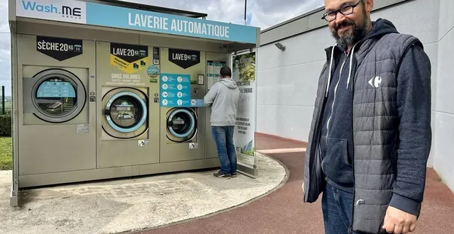 photo  sur le parking du supermarché carrefour contact de ballon-saint-mars, « les machines à laver sont utilisées tous les jours », constate le gérant du magasin, david fouasnon.  &copy;  le maine libre 