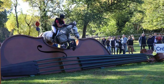photo  partenaire depuis une vingtaine d’années, le crédit mutuel avait déjà des obstacles à son nom (ici le violon sur le cross). devenu premier partenaire, il est désormais associé au mondial du lion dans la nouvelle appellation officielle de l’épreuve.  &copy;  ouest-france 