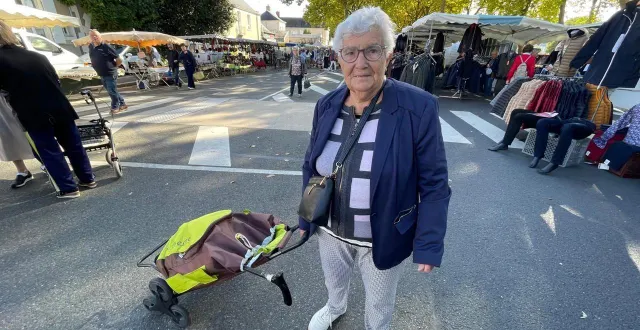 photo  fernande, 92 ans, est ravie de disposer d’un espace piéton sécurisé à port luneau pour venir au marché depuis le foyer des carmes.  &copy;  le maine libre – louis gohin 