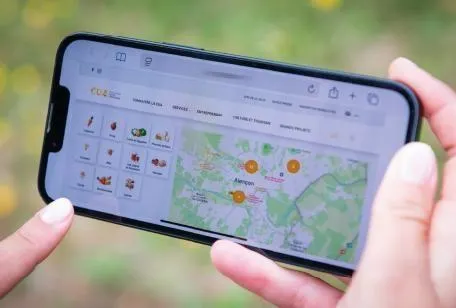 photo  pour l’heure, la carte répertorie trente-trois producteurs de la cua ou jusqu’à 40 km autour d’alençon.  &copy;  communauté urbaine d’alençon 