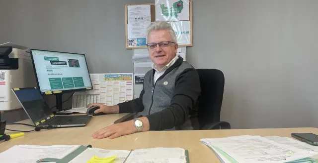 photo  jean-luc connan a lancé, en avril 2025, l’entreprise agilemploi, à alençon. il y déniche les futures recrues des acteurs du milieu industriel local.  &copy;  ouest-france 