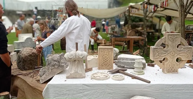 photo  un week-end d’immersion dans la vie d’un village médiéval et la découverte du savoir-faire des artisans de l’époque.  &copy;  ouest-france 