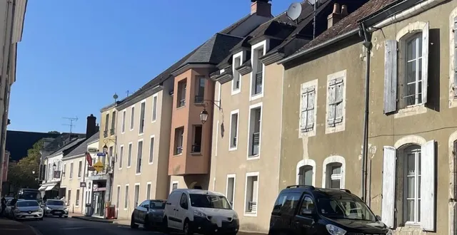 photo  une rixe a l’arme blanche a fait un blessé, à la-ferté-bernard, dans la rue victor-hugo, lundi 15 septembre 2025. plusieurs personnes ont été interpellées.  &copy;  ouest-france 