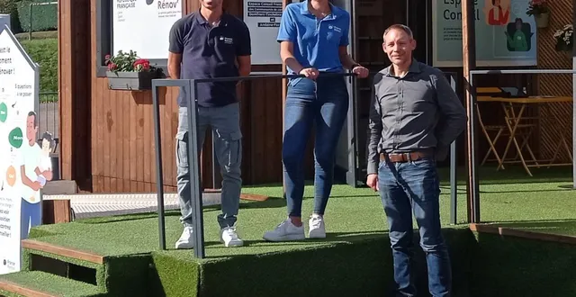 photo  pierre leduc, animateur france rénov', marine foucher, assistante au cdhat et frédéric duguépéroux, chargé d’opérations.  &copy;  ouest-france 