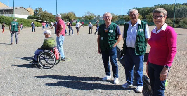 photo  une quarantaine de membres de générations mouvement se sont retrouvés sur le terrain de pétanque  &copy;  le maine libre 