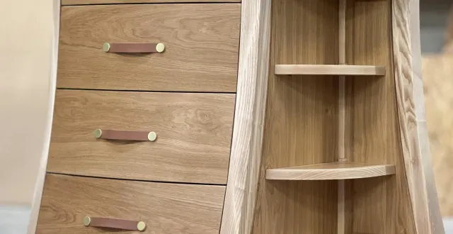 photo  la pièce présentée par jérémy bonnet : une commode en anse de panier.  &copy;  le maine libre 