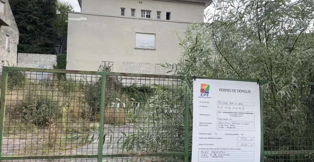 photo  l’ancienne clinique sera déconstruite : les travaux vont commencer en novembre ou décembre, a-t-on appris au détour d’un dossier.  &copy;  ouest-france 