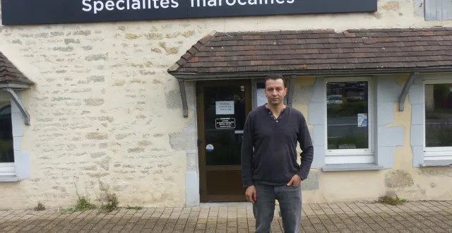 photo  larbi sadik vient de reprendre en gérance le riad, un restaurant marocain.  &copy;  le maine libre 