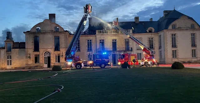 photo  le château de médavy, dans l’orne, a été, en partie, ravagé par les flammes, dans la nuit du 24 au 25 septembre 2025.  &copy;  ouest-france 