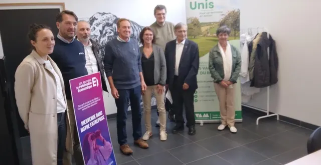 photo  les participants à la réunion du 17 septembre 2025, autour de françois lemière (quatrième à gauche).  &copy;  ouest-france 