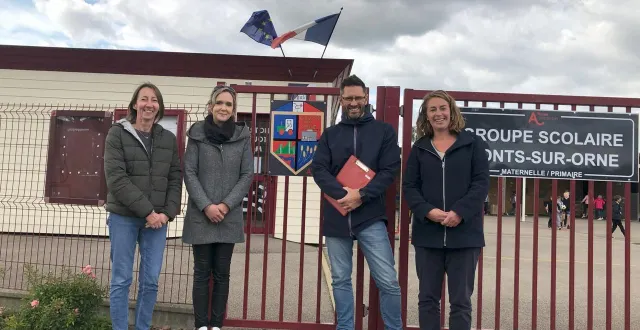 photo  l’équipe enseignante et laura bihaet, agent périscolaire, de l’école de monts-sur-orne (orne) en cette rentrée 2025.  &copy;  ouest-france 