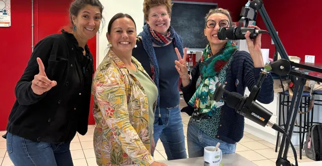 photo  une équipe de professionnelles motivées pour animer ce podcast : marie billet souchet, orthophoniste ; lucie lemoine, coordinatrice famille de l’association pass’âge ; emmanuelle caubel lesur, présidente de l’association apedys49 et audrey piau, travailleuse sociale à la caf.  &copy;  co 