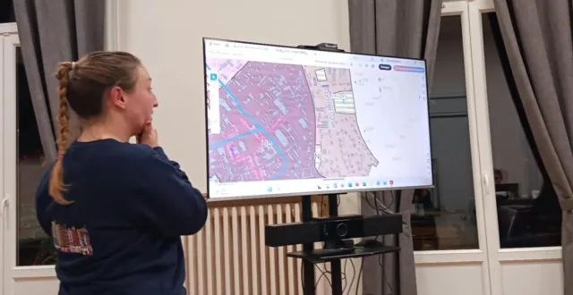 photo  clémentine adsuar a présenté aux élus les principaux changements pour la commune liés au nouveau document d’urbanisme appelé à entrer en vigueur dans l’ensemble du territoire de la cdc.  &copy;  ouest-france 