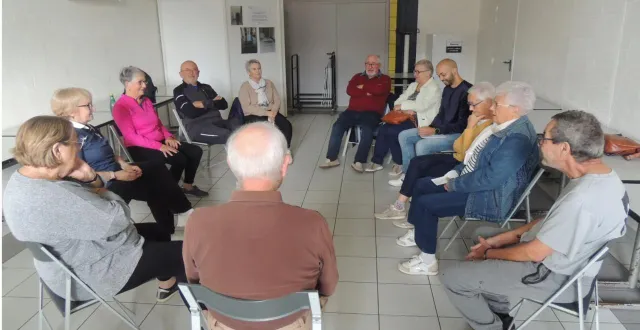 photo  ce jeudi matin autour du kinésithérapeute (4e à droite) c’est l’heure des présentations avant les ateliers.  &copy;  ouest-france. 