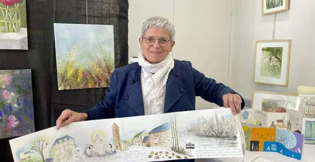 photo  marie-christine destombes présente son carnet de voyage lors de l’exposition au couvent de la visitation.  &copy;  le maine libre 