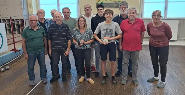 photo  lundi 22 septembre avait lieu la rentrée de l’école d’initiation à la boule de fort au beau coup de beaucouzé. en raison du challenge du super u qui débute débutera octobre (et qui se jouera tous les jours, du lundi au vendredi pour les qualifications), les cours d’initiation à la boule de fort se dérouleront le samedi matin. ils débuteront le samedi 4 octobre de 9 h 30 à 11 h 30, tous les 15 jours, et ceci jusqu’au 3 janvier 2026 inclus. contact : hubert lafuente au 06 21 62 39 39.  &copy;  co 