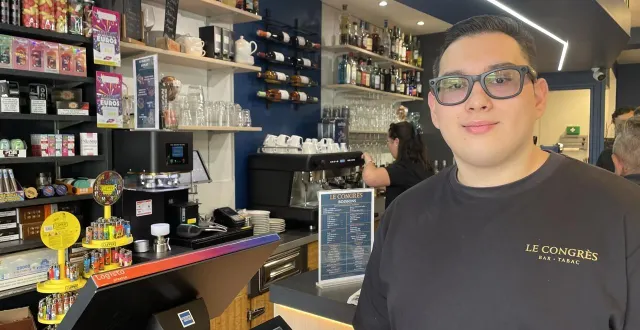 photo  andy chen, 22 ans, a repris depuis août 2025 le bar-tabac le congrès, au 45, rue d’arcole, au mans (sarthe).  &copy;  ouest-france 