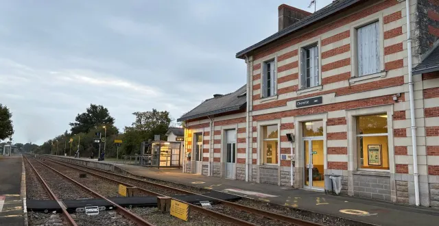 photo  ce vendredi 26 septembre, plusieurs trains ont été annulés en maine-et-loire, comme ici à la gare de chemillé.  &copy;  ouest-france 