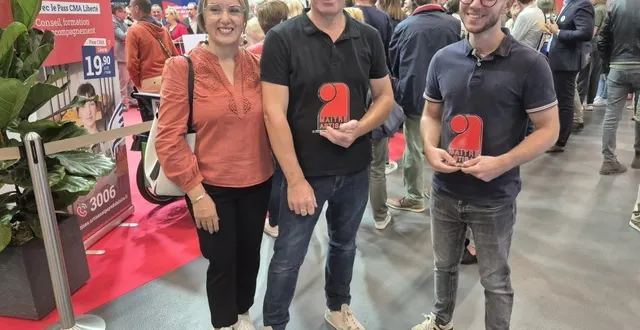 photo  lilian mafray (au centre) a été nommé maître artisan dans la catégorie peintre décorateur.  &copy;  le maine libre 