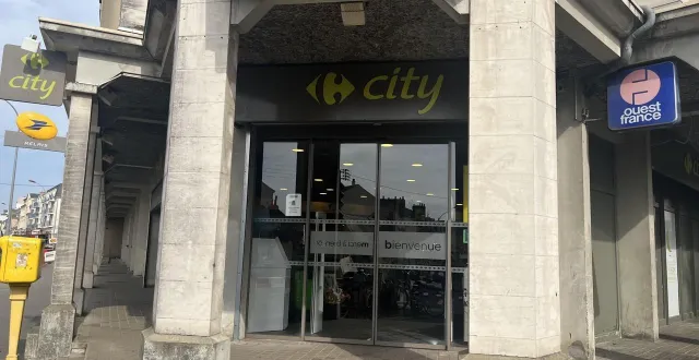 photo  le vol avec arme, un couteau, avait eu lieu au carrefour city de l’avenue bollée, le 18 avril 2025 au mans (sarthe).  &copy;  archives ouest-france 