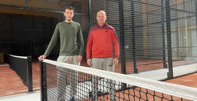 photo  tom et didier gendron sur l’un des quatre terrains de l’espace padel d’argentan (orne).  &copy;  ouest-france 