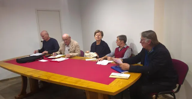 photo  les membres du conseil municipal de monts-sur-orne (orne) ont longuement débattu sur le sujet du règlement du cimetière lundi 22 septembre 2025.  &copy;  ouest-france. 