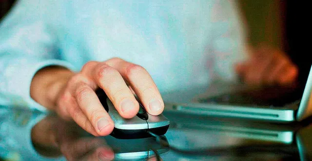 photo  l’homme passait deux à trois heures par jour à « chater » sur internet. ?  &copy;  archives ouest-france 