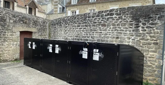 photo  six des nouveaux casiers sécurisés ont été installés dans la cour du conservatoire.  &copy;  ouest-france 