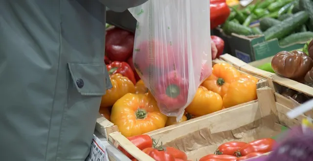 photo  les clients du marché du pâtis saint-lazare vont retrouver leurs habitudes, ce samedi 27 septembre 2025.  &copy;  archives le courrier de l’ouest - marie delage 